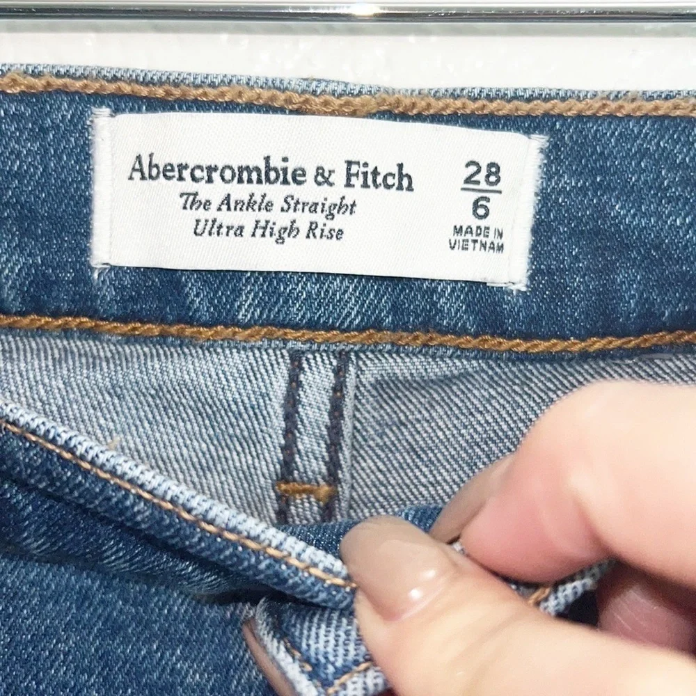 Abercrombie & Fitch Ankle Straight Ultra High Rise Dark Wash Distressed Jeans - Picture 5 of 10